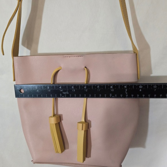 Miniso Pink Bucket Bag Tan Straps Tassel Accent Shoulder Crossbody - Picture 10 of 13